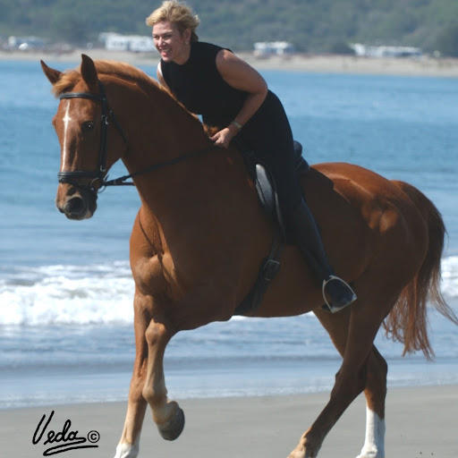 Lisa Thomas Photo 39