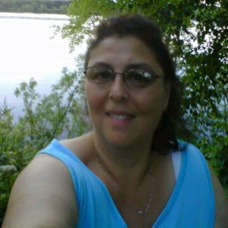 April Saunders Photo 28