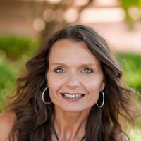 Renee Knox Photo 6