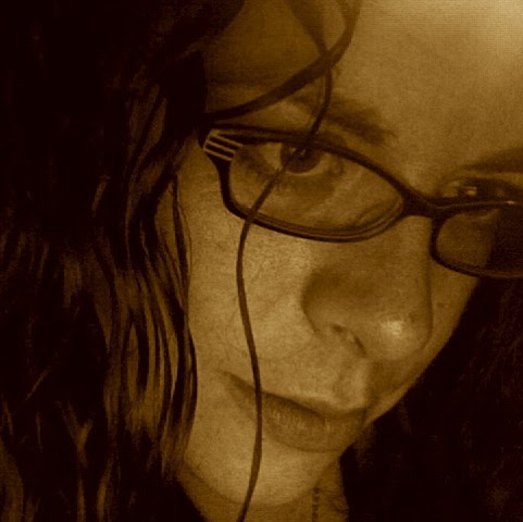 Angie White Photo 11