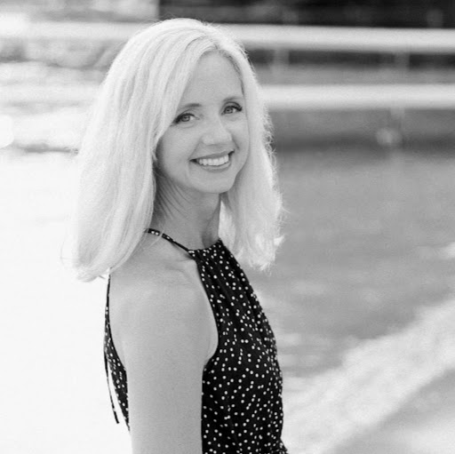 Laura Schneider Photo 19