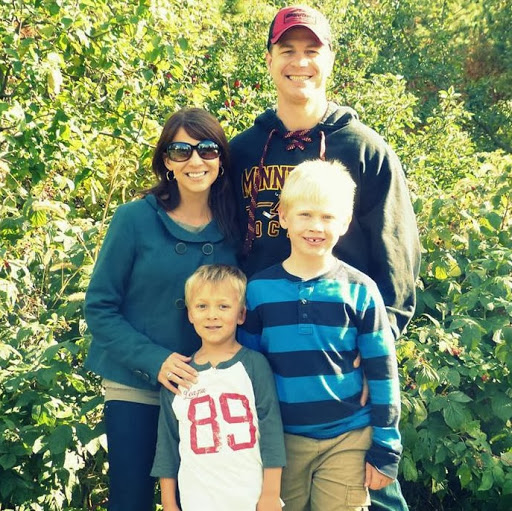 Kelly Garrison Photo 40