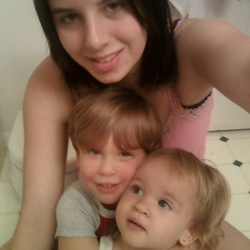 April Sellars Photo 25