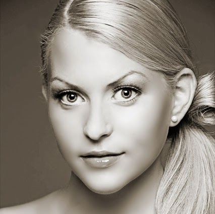 Daniela Winkler Photo 16