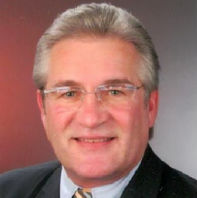 Bryan Hooper Photo 11