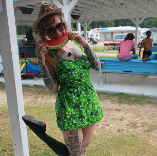 Andrea Lee Photo 30