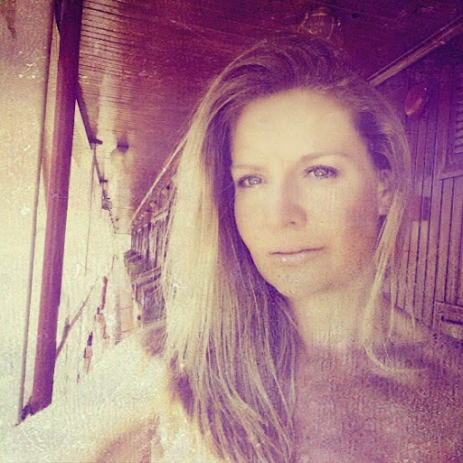Nikki Leonard Photo 28