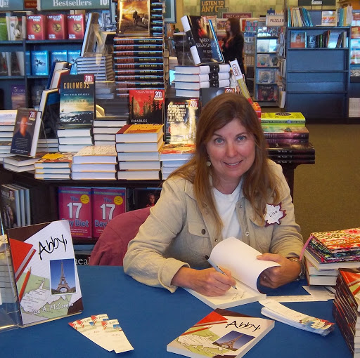 Lisa Mccombs Photo 32
