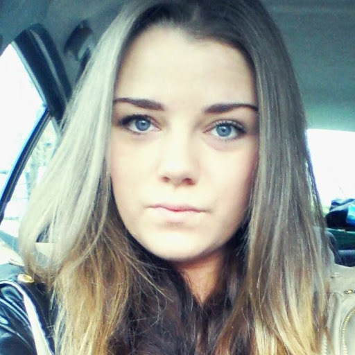 Julia Paul Photo 15