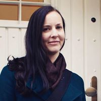 Stephanie Larson Photo 9
