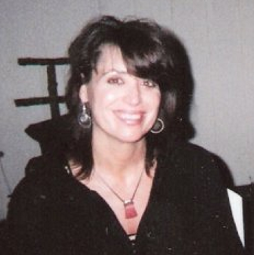Lisa Holliday Photo 16