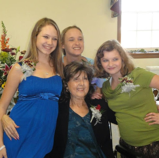 Elizabeth Overby Photo 17
