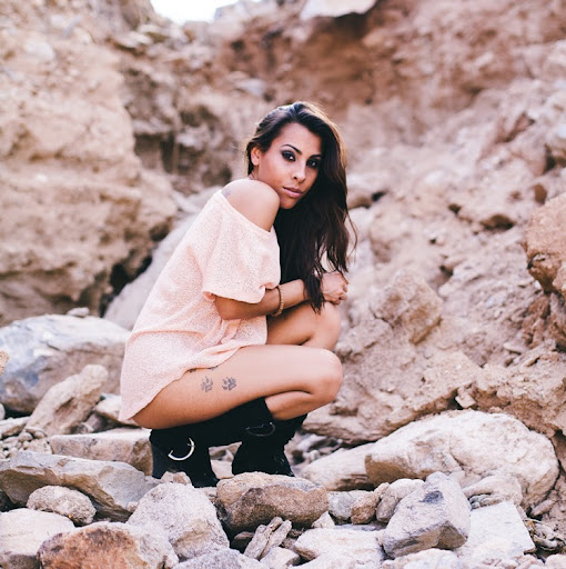 Elisa Johnson Photo 24