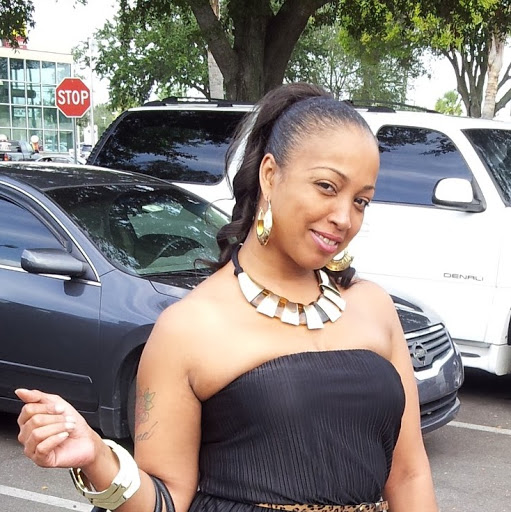 Lisa Holmes Photo 45