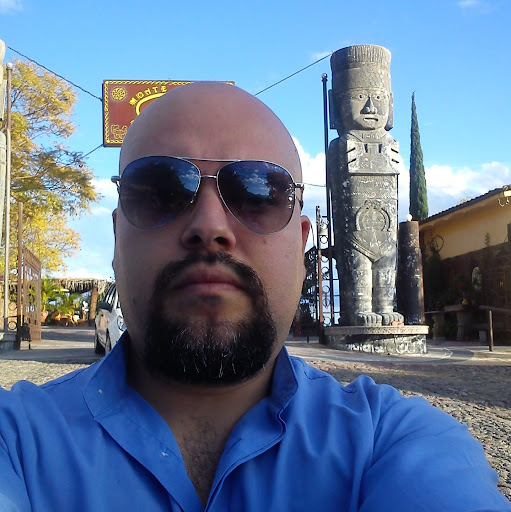 Juan Larios Photo 19