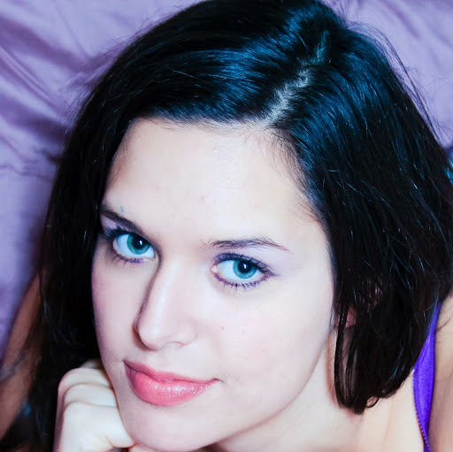 Laura Cline Photo 9