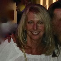 Julie Hennessey Photo 9