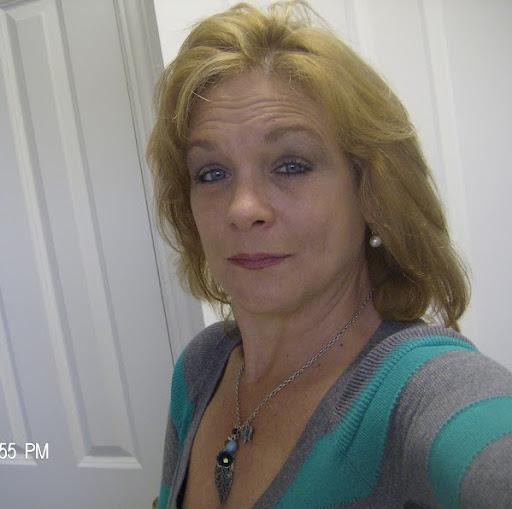 Laurie Martinez Photo 9