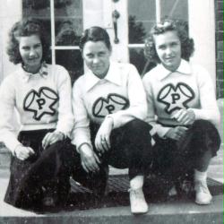 Helen Simpson Photo 37