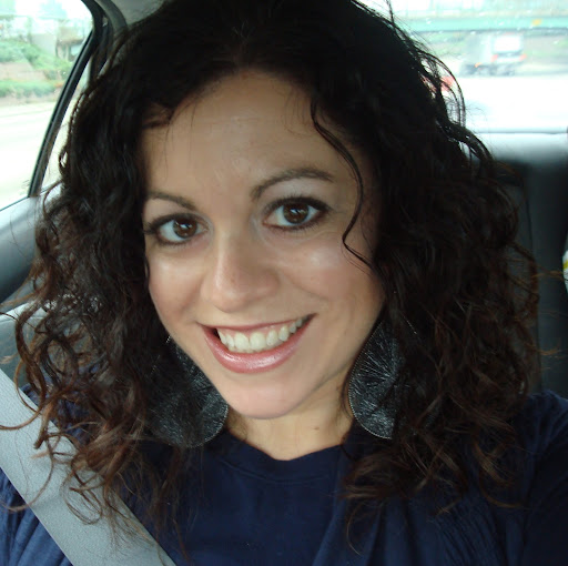 Elizabeth Medeiros Photo 13
