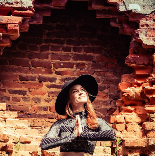 Elizabeth Muise Photo 1