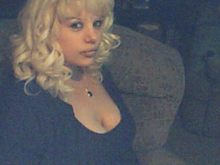 Elizabeth Miller Photo 30