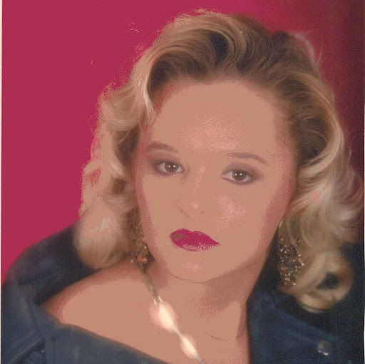 Amanda Gregory Photo 10