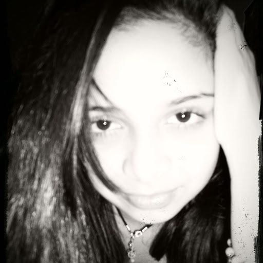 Damaris Henriquez Photo 5