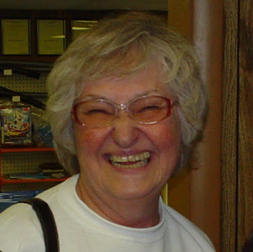 Maxine Carpenter Photo 21