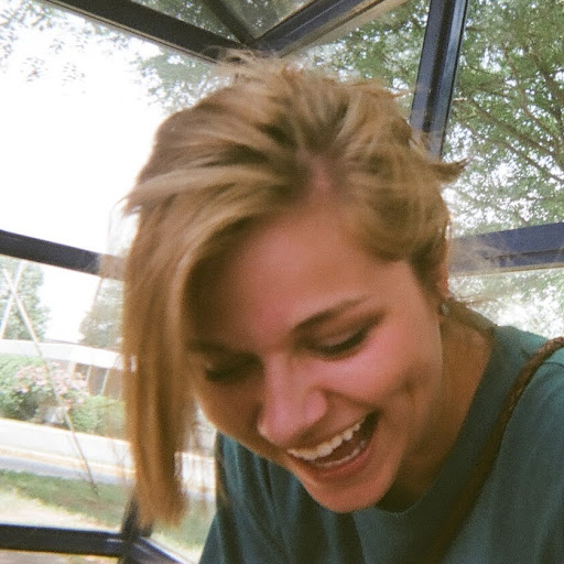 Elizabeth Lowe Photo 12