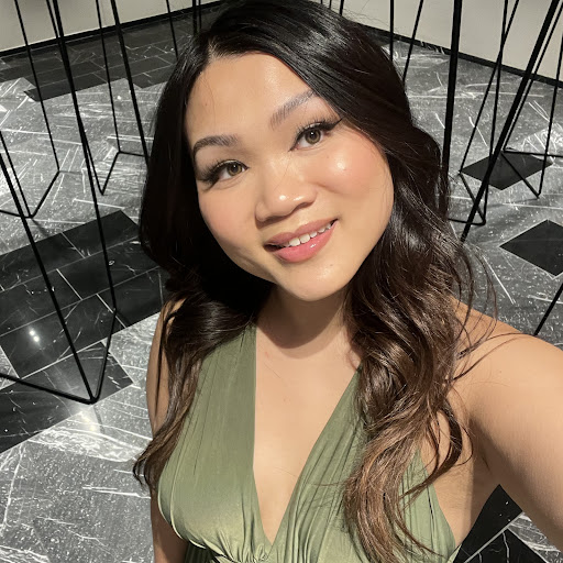 Julia Pham Photo 18