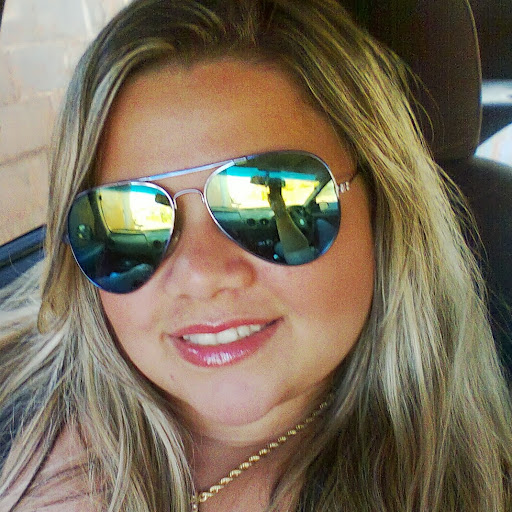 Monique Cunha Photo 10