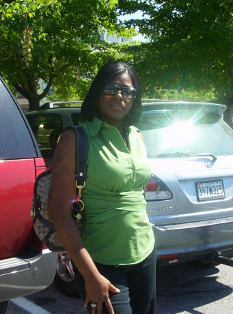 Tara Hood Photo 3