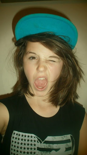 Ellie Woods Photo 34