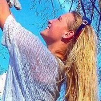 Sarah Landon Photo 28