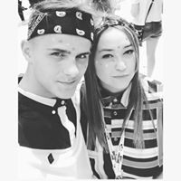 Leah Rowlands Photo 13