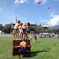 Caitlin Robertson Photo 6