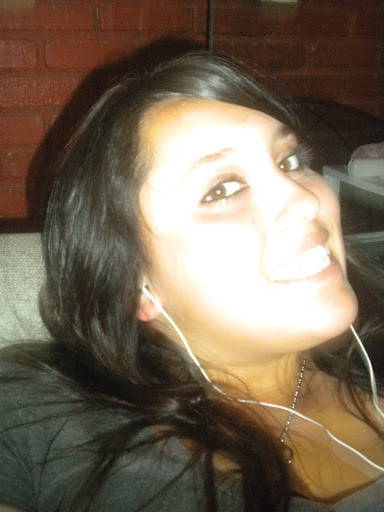 Frances Leon Photo 15