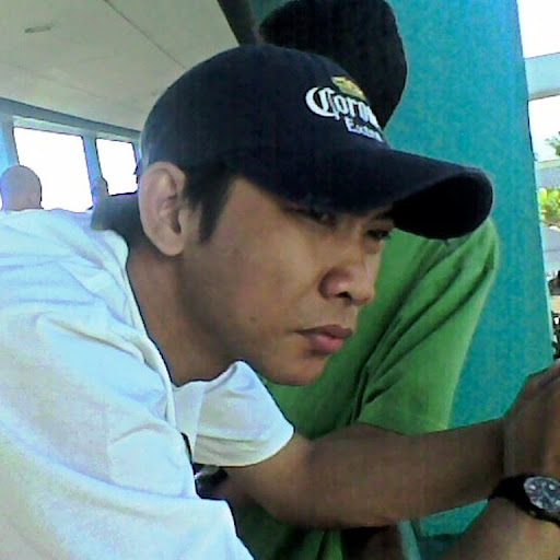 Louie Flores Photo 13