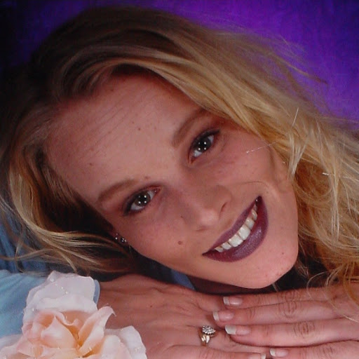 Alicia Benton Photo 6