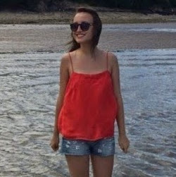 Holly Lewis Photo 45
