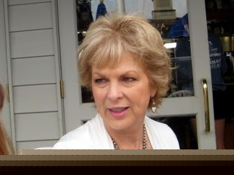Karen Lawson Photo 24