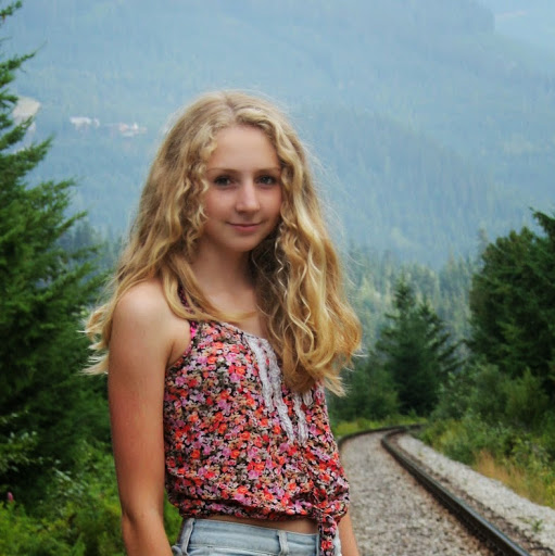 Holly Henry Photo 24