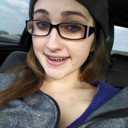 Hannah Delong Photo 23