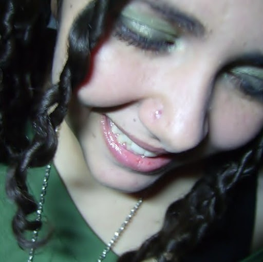 Mandi Almeida Photo 4