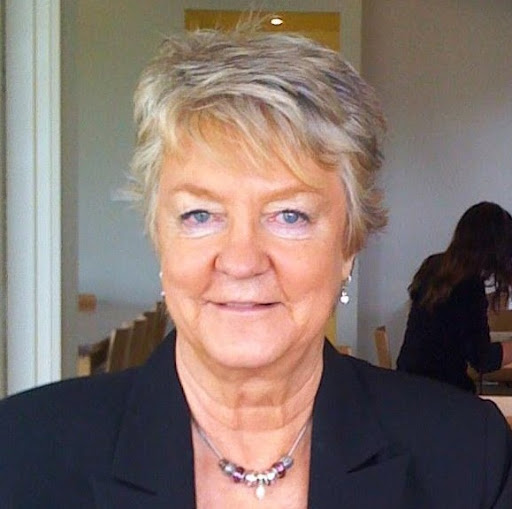 Maxine Cooper Photo 31
