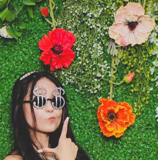 Samantha Lee Photo 30