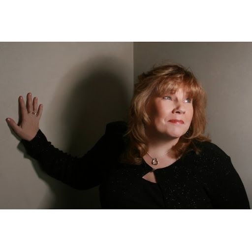 Linda Hughes Photo 43