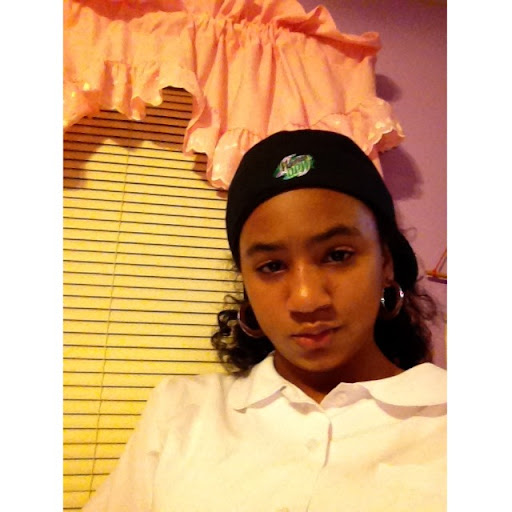 Alyssa Sims Photo 34