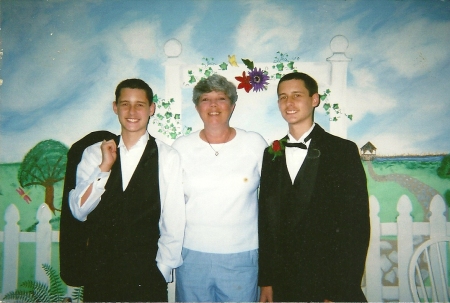 Annette Thomas Photo 32